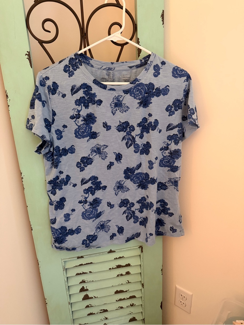 LC Lauren Conrad Light Blue Floral Short Sleeve Tee